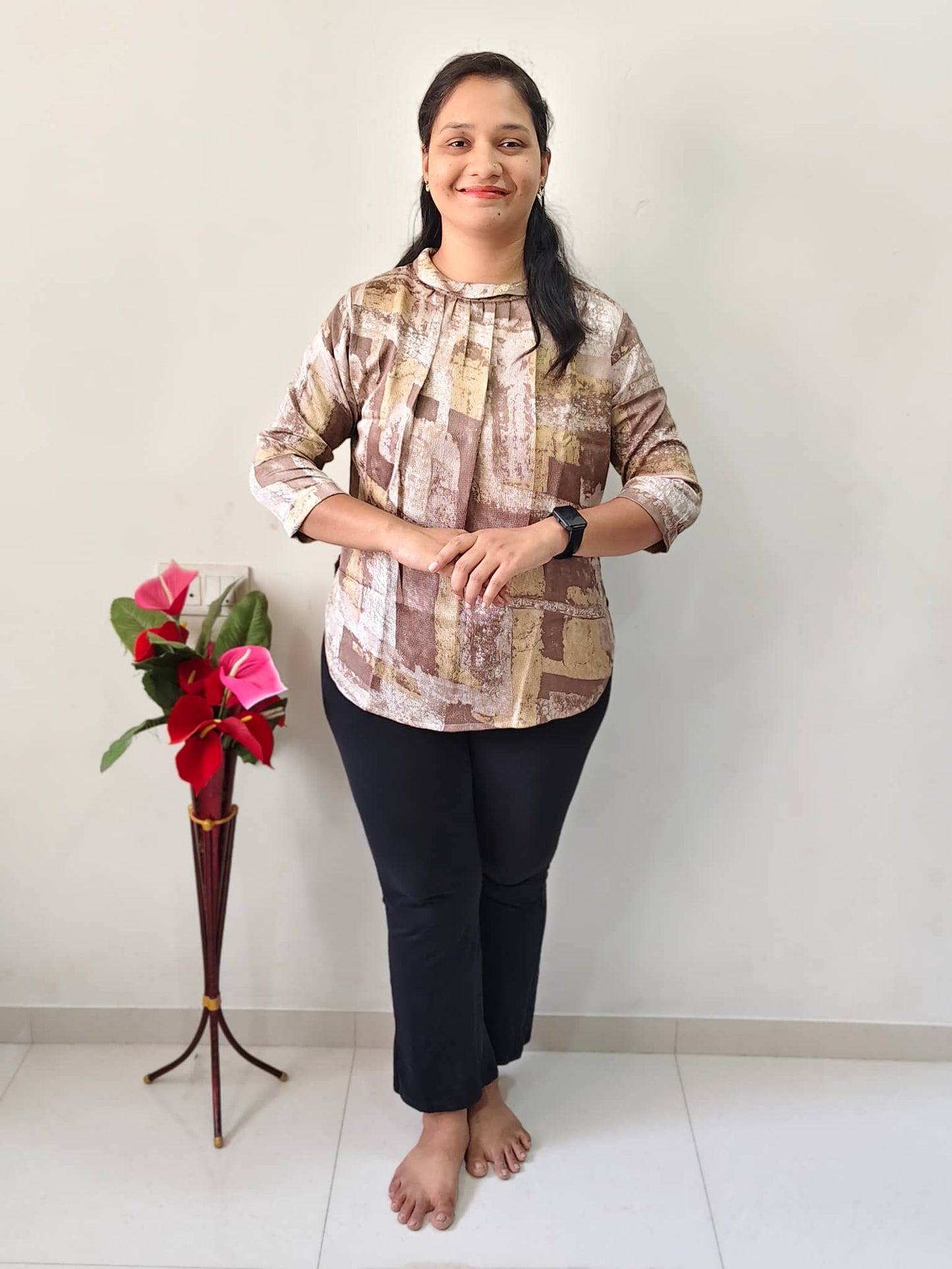 Elegant Collections Printed casual short top with a stylish design, paired with black pants