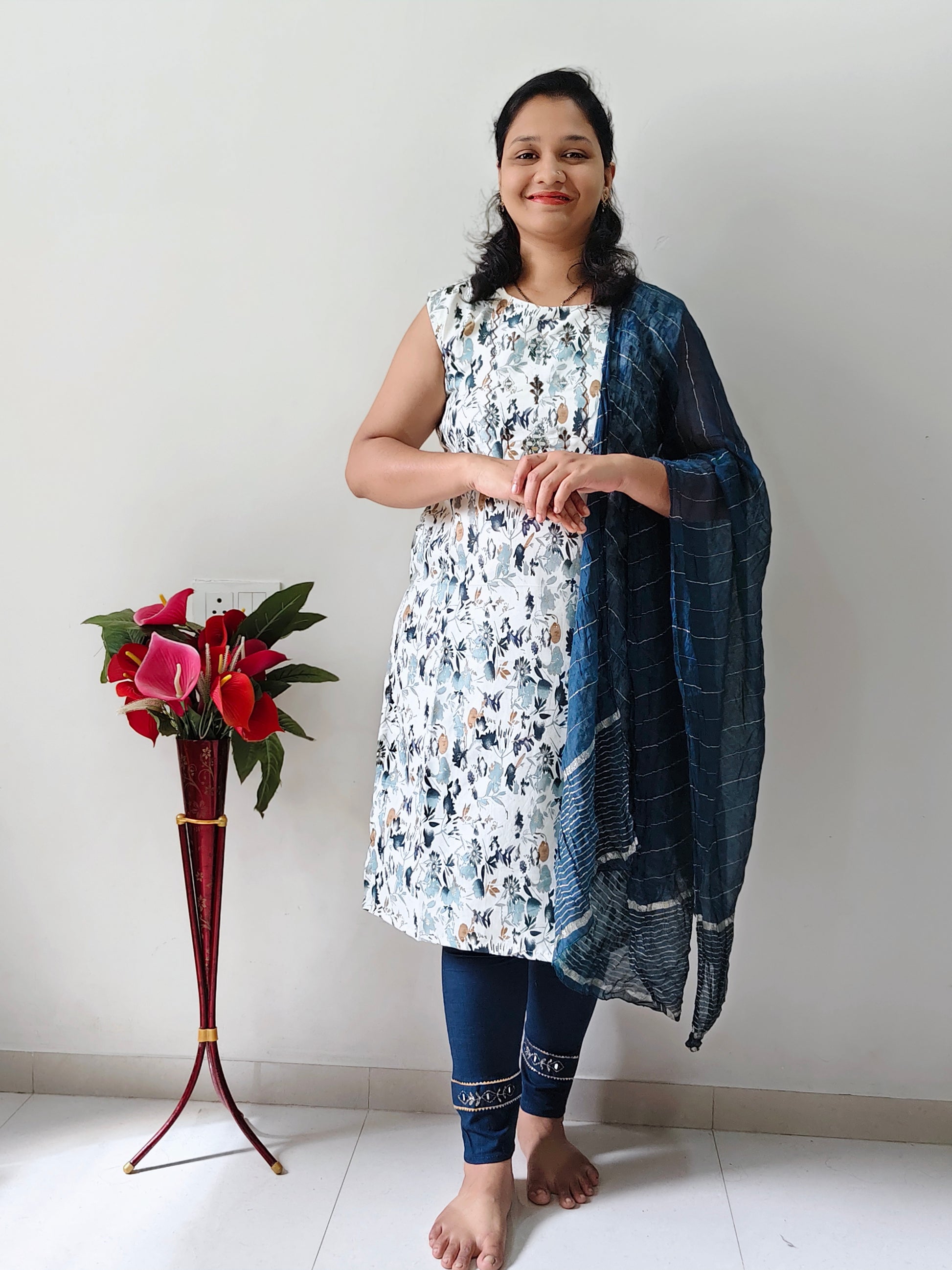 Elegant Collections Kurti pant dupatta set with floral print and blue dupatta for stylish ethnic wear