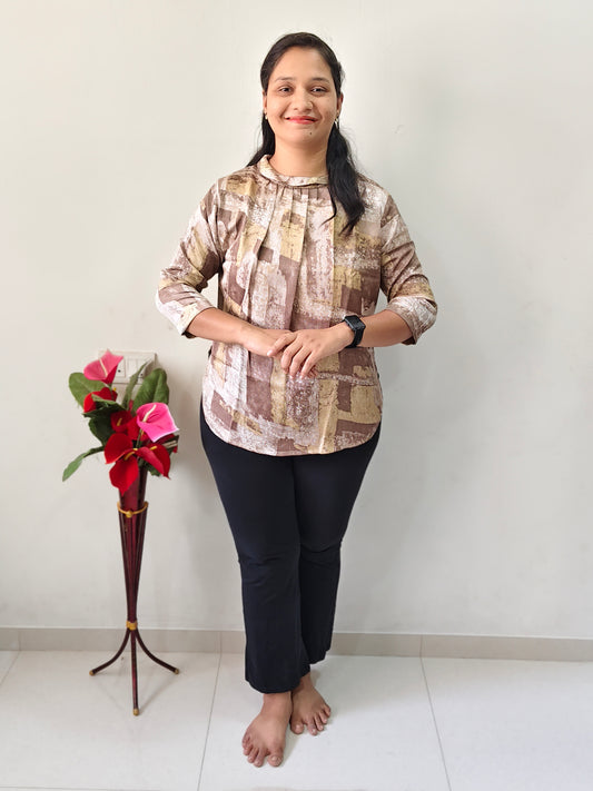 Elegant Collections Printed casual short top with a stylish design, paired with black pants